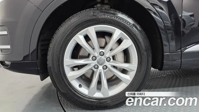 Audi Q7 2019 thumb 5