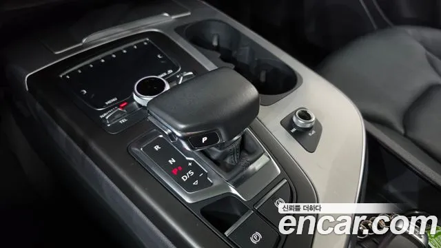 Audi Q7 2019 thumb 9