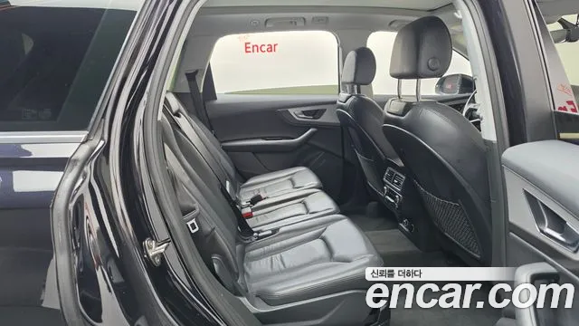 Audi Q7 2019 thumb 11
