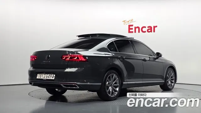 Volkswagen Passat (North America and China) 2021 thumb 2