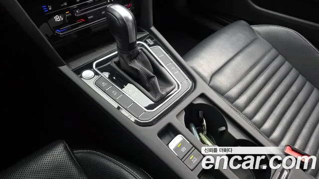 Volkswagen Passat (North America and China) 2021 thumb 9