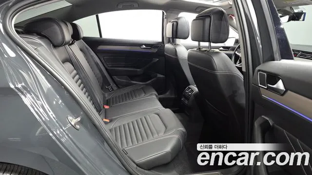 Volkswagen Passat (North America and China) 2021 thumb 12