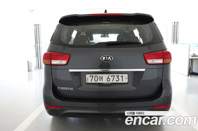 Kia Carnival 2015 thumb 2