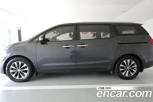 Kia Carnival 2015 thumb 3