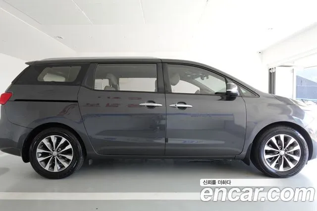 Kia Carnival 2015 thumb 4