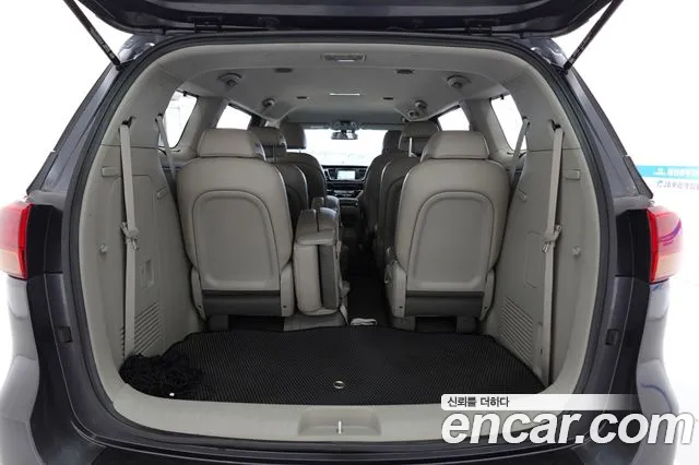 Kia Carnival 2015 thumb 5