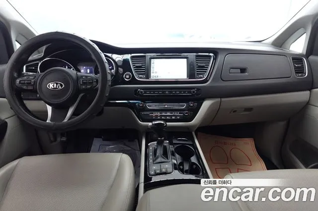 Kia Carnival 2015 thumb 6