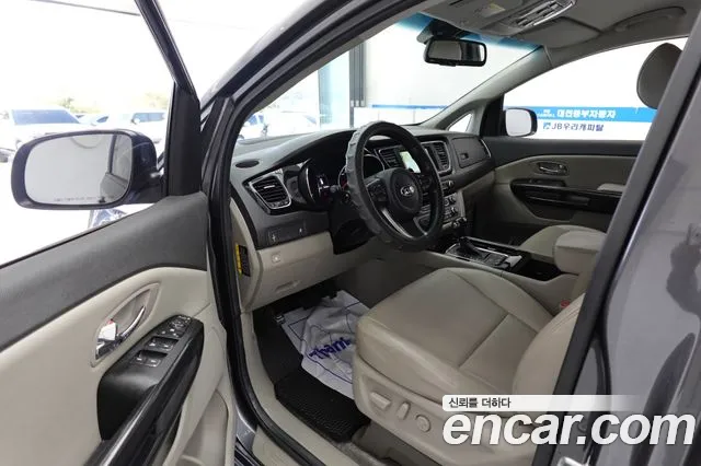 Kia Carnival 2015 thumb 7