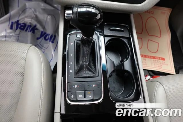 Kia Carnival 2015 thumb 8