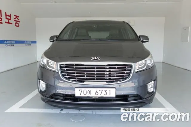 Kia Carnival 2015 thumb 11