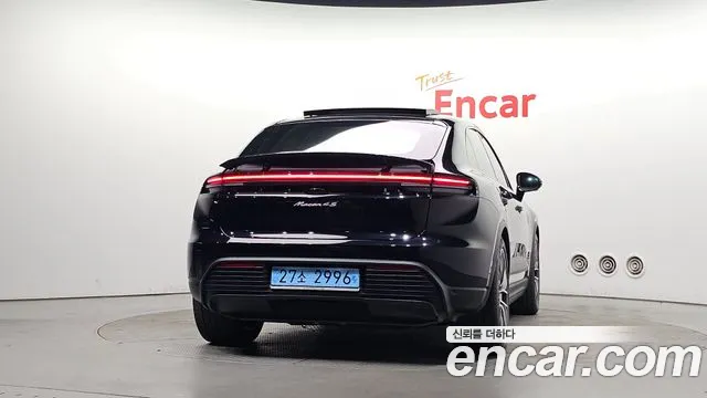 Porsche Macan 2025 thumb 4