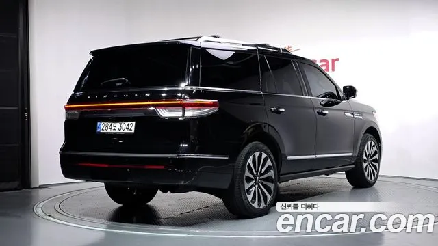 Lincoln Navigator 2022 thumb 2