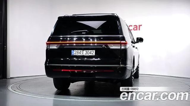 Lincoln Navigator 2022 thumb 4