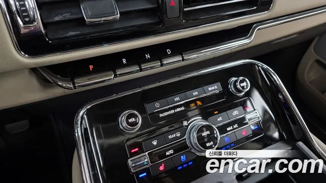 Lincoln Navigator 2022 thumb 9