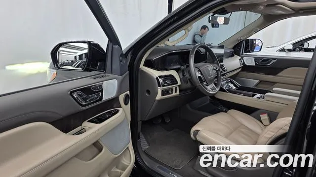 Lincoln Navigator 2022 thumb 10
