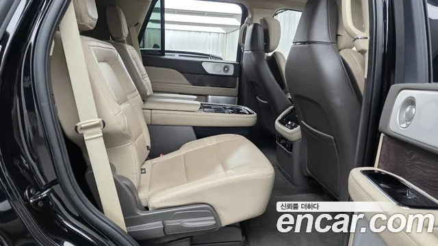 Lincoln Navigator 2022 thumb 11
