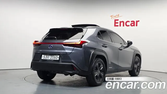Lexus UX 2019 thumb 2