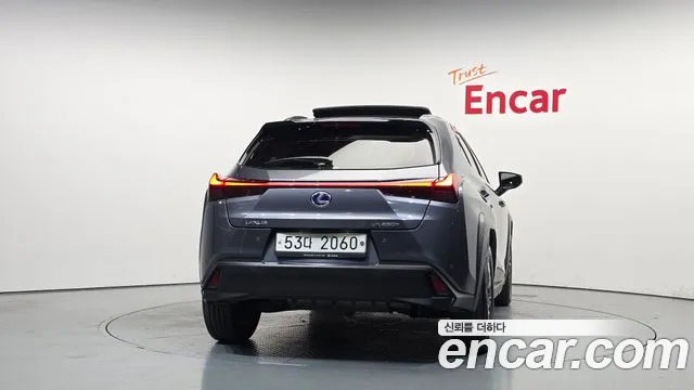 Lexus UX 2019 thumb 4