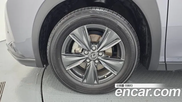 Lexus UX 2019 thumb 5