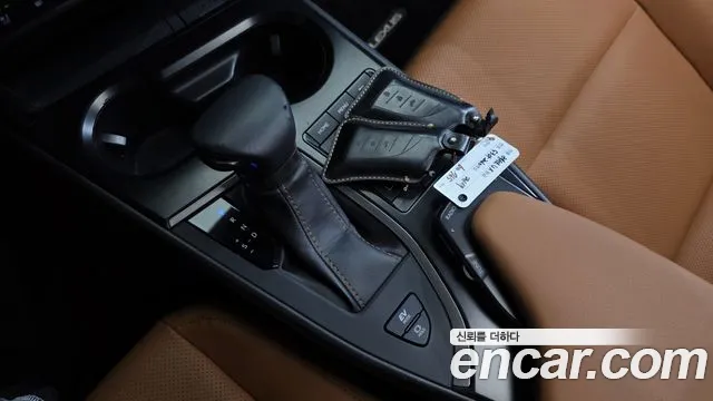 Lexus UX 2019 thumb 9