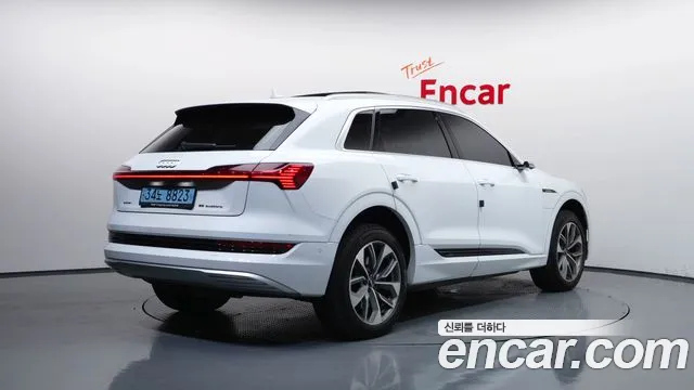 Audi e-tron 2020 thumb 2
