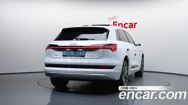 Audi e-tron 2020 thumb 4