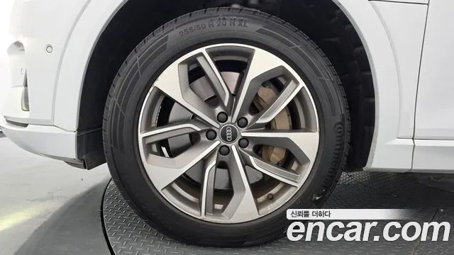 Audi e-tron 2020 thumb 5