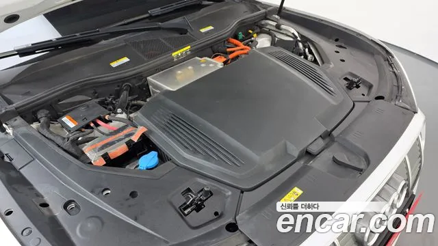 Audi e-tron 2020 thumb 6