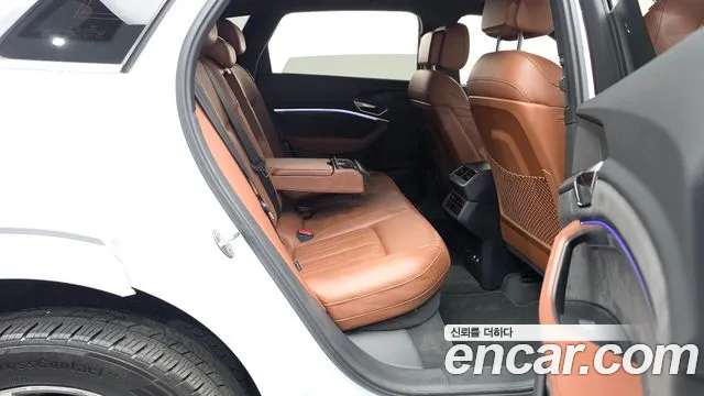 Audi e-tron 2020 thumb 11