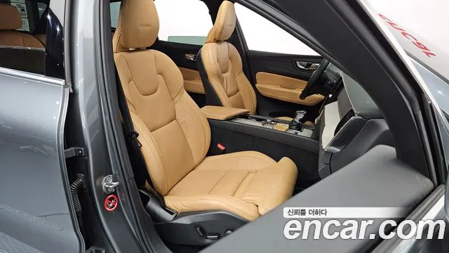 Volvo XC60 2019 thumb 10