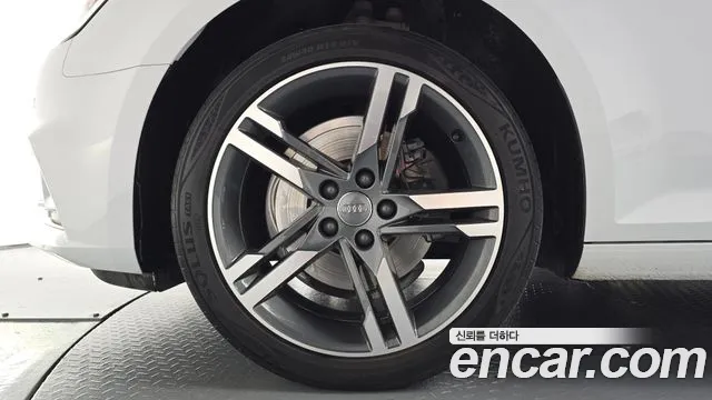 Audi A4 2019 thumb 4
