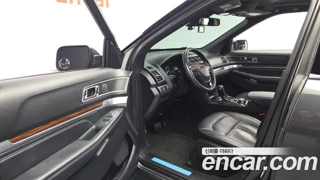 Ford Explorer 2019 thumb 9