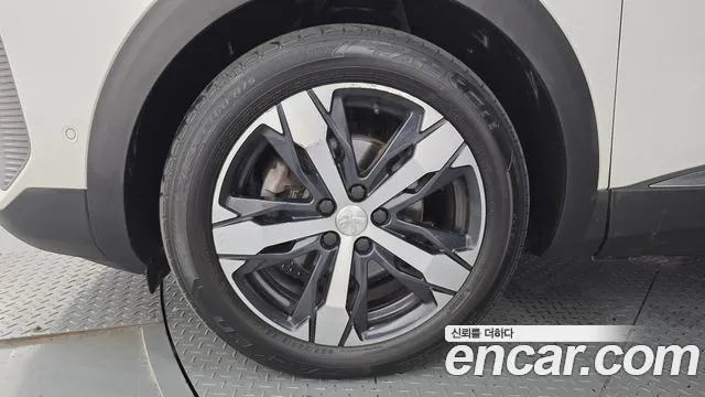 Peugeot 5008 2022 thumb 5
