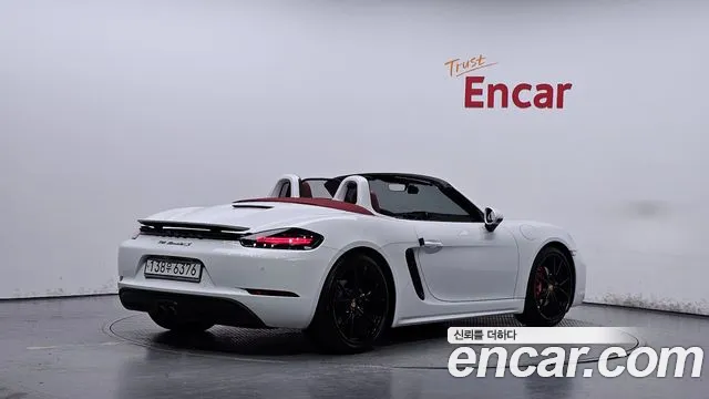 Porsche Cayman 2020 thumb 2