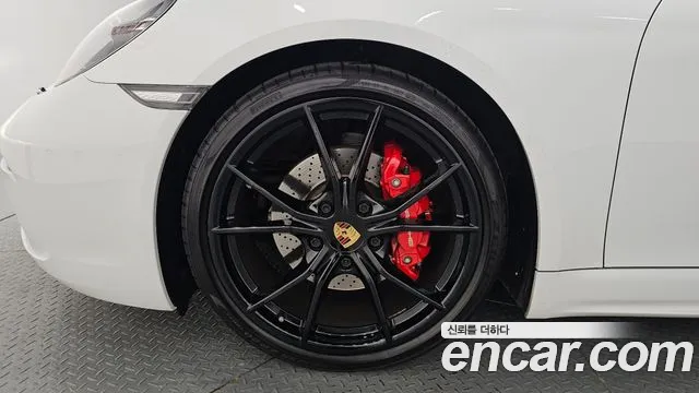Porsche Cayman 2020 thumb 5