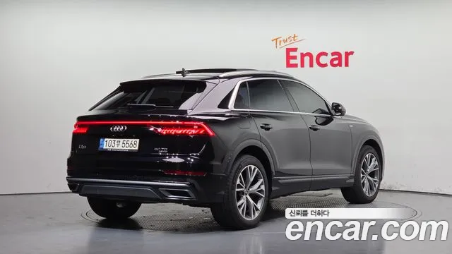 Audi Q8 2021 thumb 2