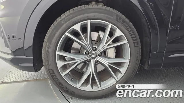 Audi Q8 2021 thumb 5