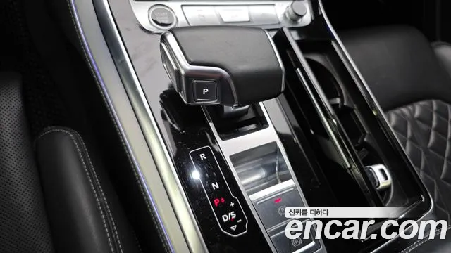 Audi Q8 2021 thumb 9