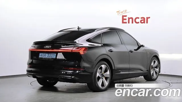 Audi e-tron 2021 thumb 2
