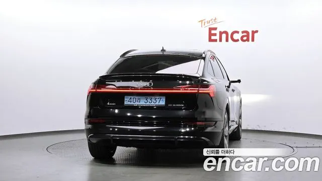 Audi e-tron 2021 thumb 4