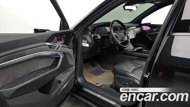 Audi e-tron 2021 thumb 10