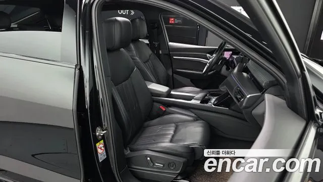 Audi e-tron 2021 thumb 11