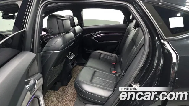 Audi e-tron 2021 thumb 12