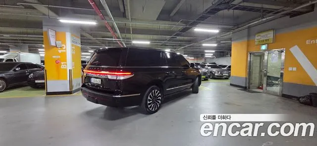 Lincoln Navigator 2022 thumb 2