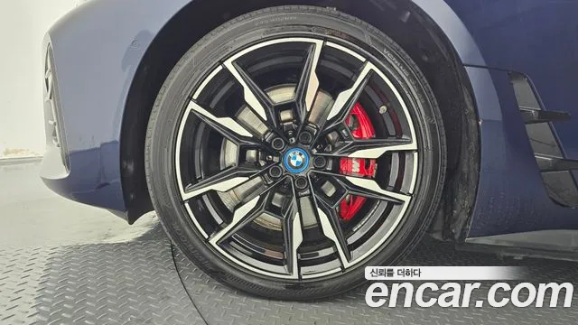 BMW i4 2022 thumb 5