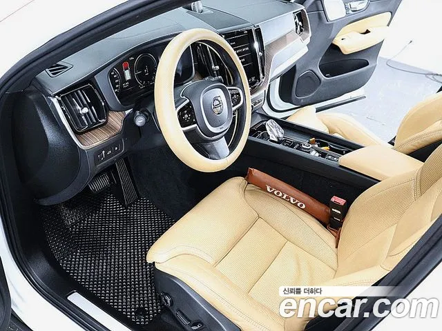 Volvo XC60 2021 thumb 10