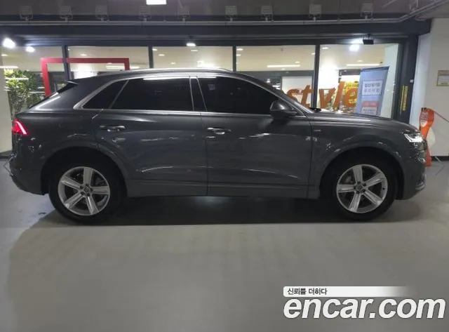 Audi Q8 2020 thumb 3