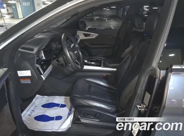 Audi Q8 2020 thumb 6