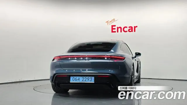 Porsche Taycan 2025 thumb 4
