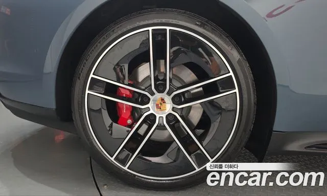 Porsche Taycan 2025 thumb 5
